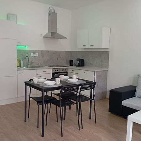 Novy Apartman S Terasou Бърно Екстериор снимка