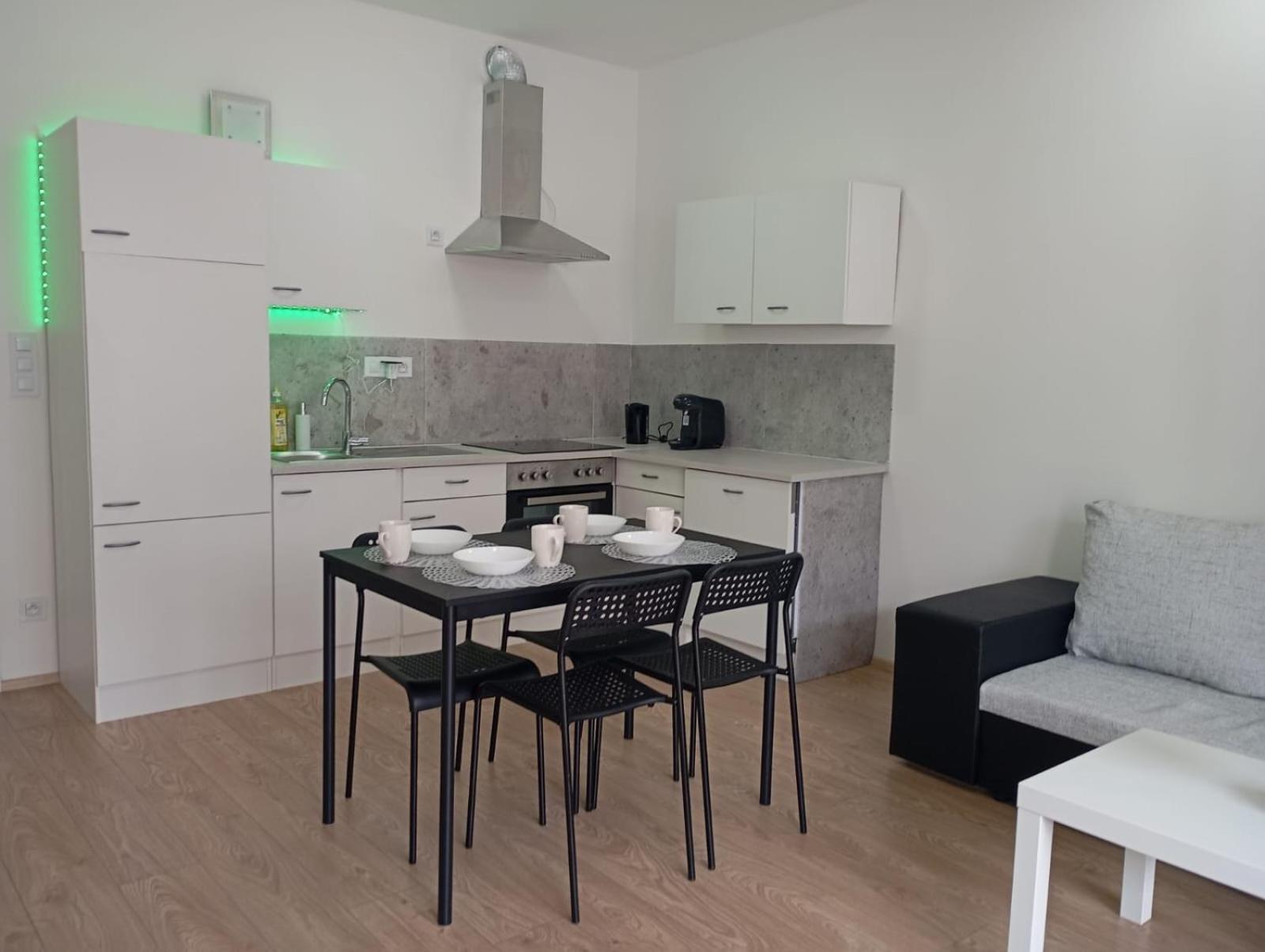 Novy Apartman S Terasou Бърно Екстериор снимка