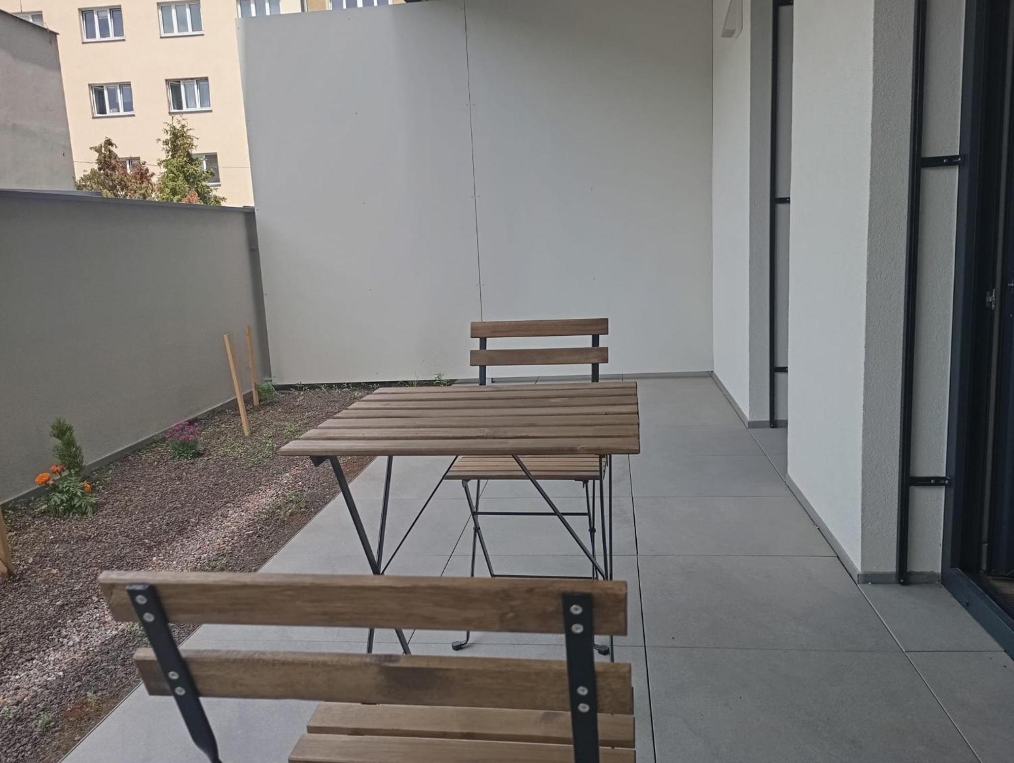 Novy Apartman S Terasou Бърно Екстериор снимка